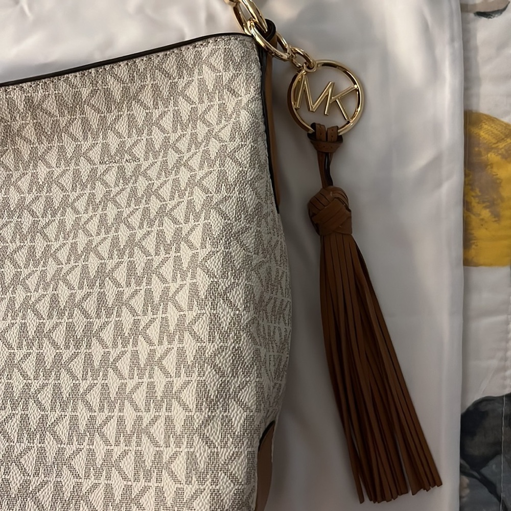 Brand New Michael Kors Brooke Large Zip Hobo Bag! Gem